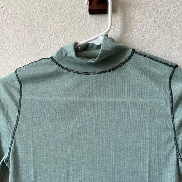 Madewell semi sheer mockneck tee size Xs - Picture 2 of 4